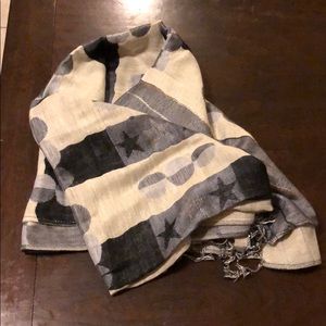 Cute scarf!